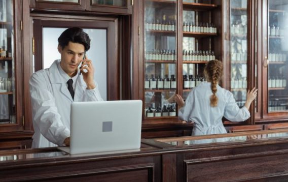 pharmacien role attente